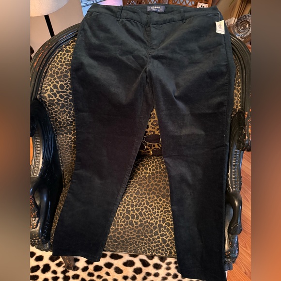 NWT Old Navy Green Velvet Pixie Pants - Picture 2 of 5